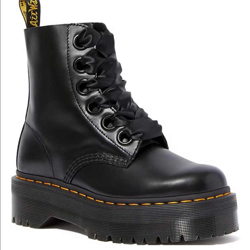 Dr Martens Molly Boot
